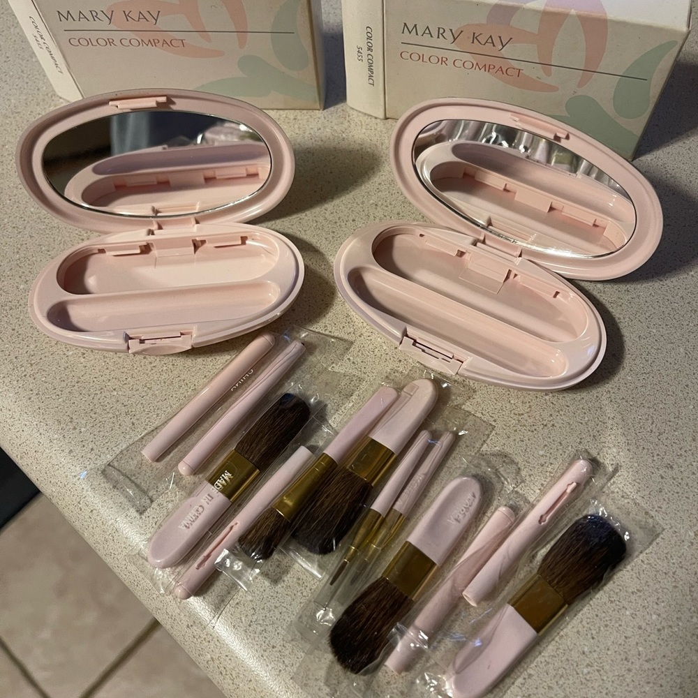 Vintage Mary Kay compacts and brushes pink